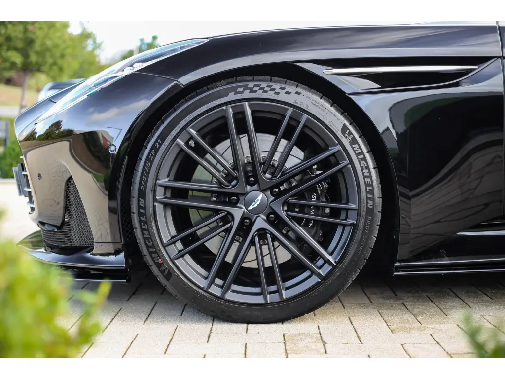 2024 DB12 V8 Coupe thumbnail vehicle image 3