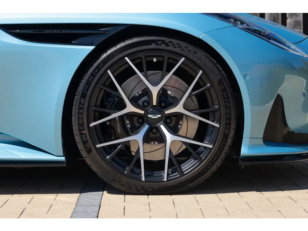 2024 DB12 V8 Coupe thumbnail vehicle image 3