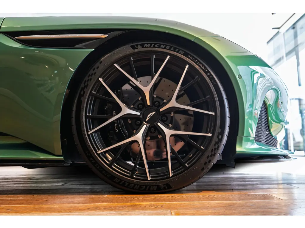 2024 DB12 V8 Coupe thumbnail vehicle image 3