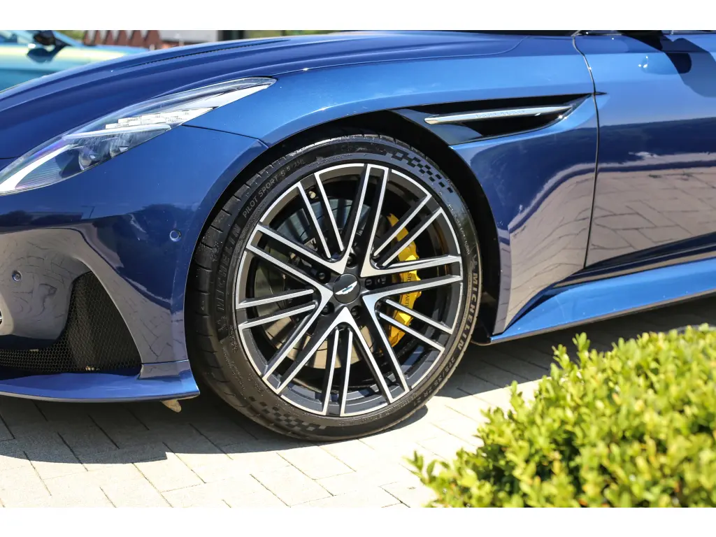 2024 DB12 V8 Coupe thumbnail vehicle image 3