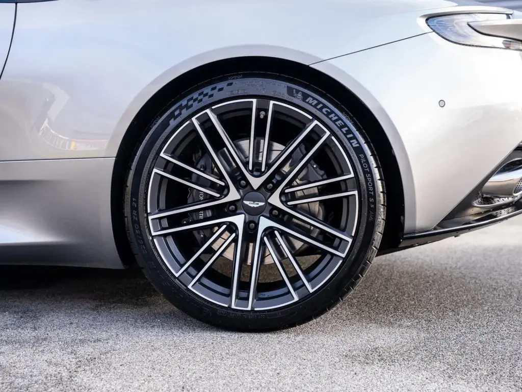 2024 DB12 V8 Coupe thumbnail vehicle image 3