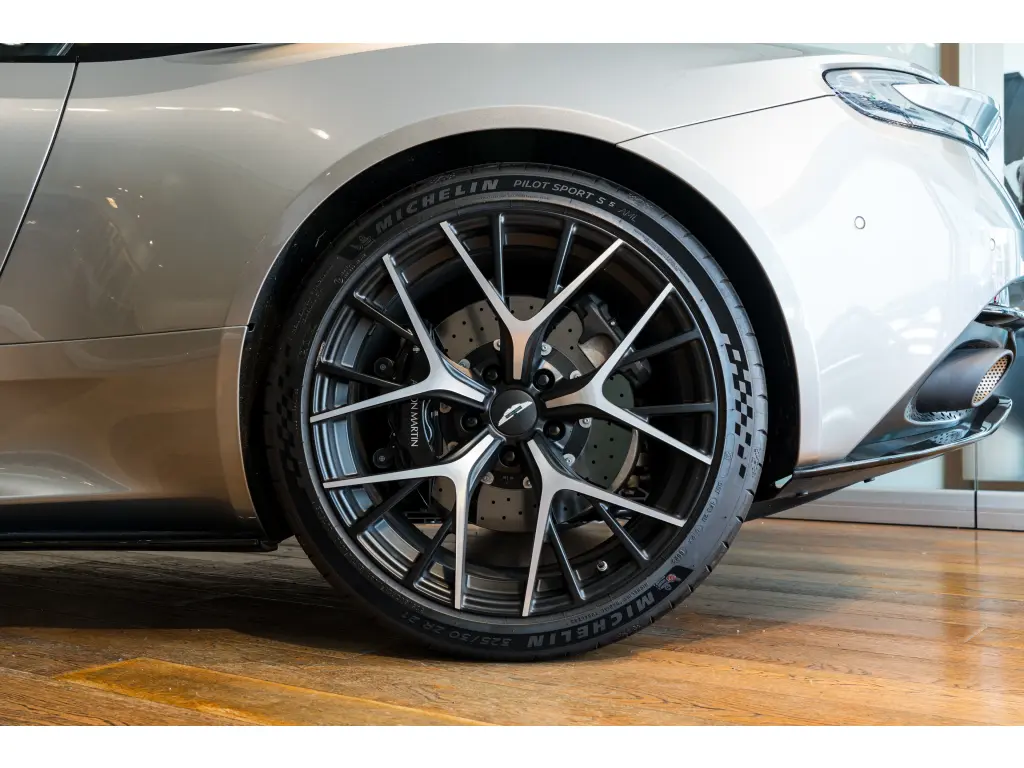 2024 DB12 V8 Coupe thumbnail vehicle image 3