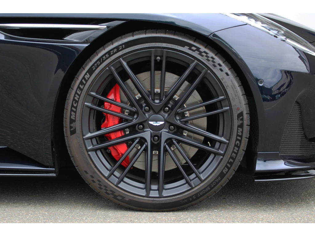 2024 DB12 V8 Coupe thumbnail vehicle image 3