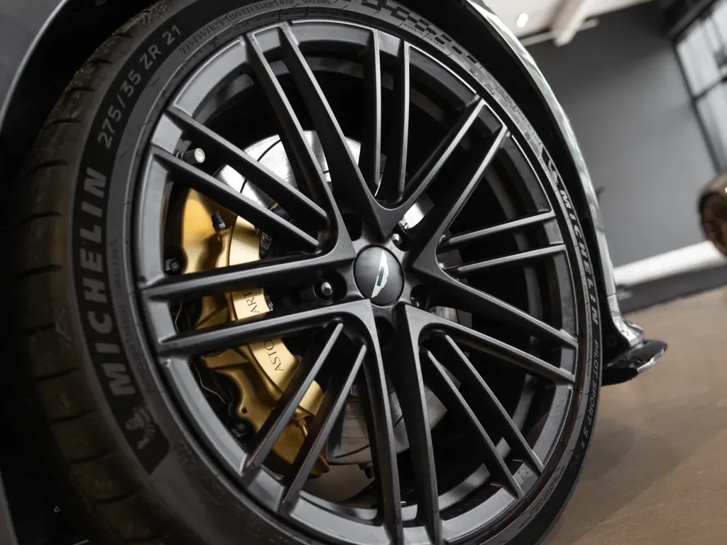 2024 DB12 V8 Coupe thumbnail vehicle image 3