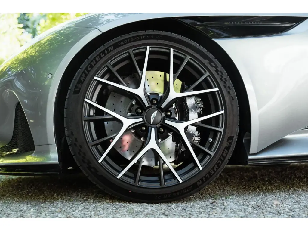 2024 DB12 V8 Coupe thumbnail vehicle image 3