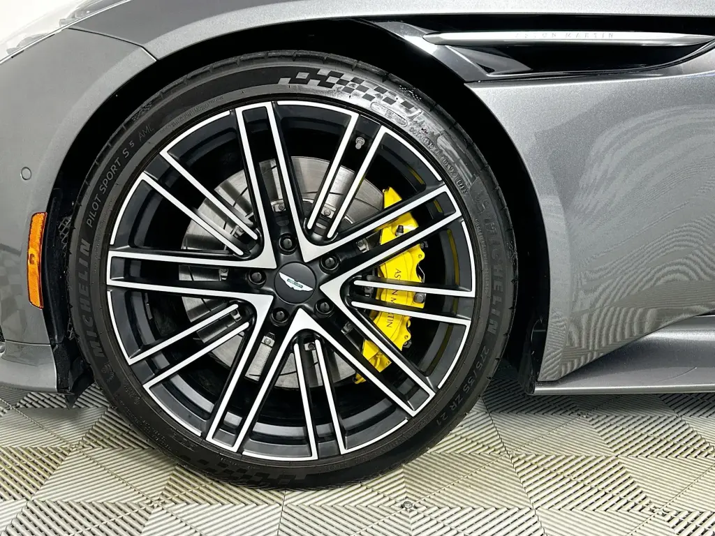 2024 DB12 V8 Coupe thumbnail vehicle image 3