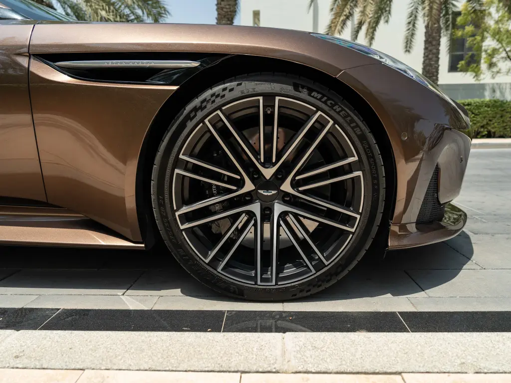 2024 DB12 V8 Coupe thumbnail vehicle image 3