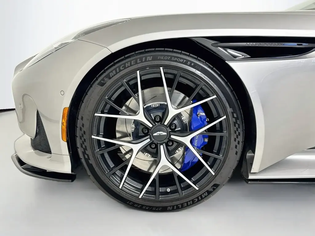 2024 DB12 V8 Coupe thumbnail vehicle image 3
