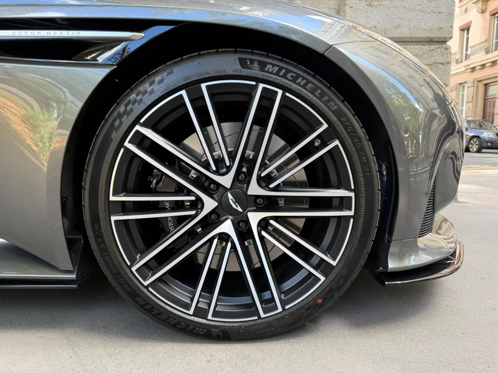 2024 DB12 V8 Coupe thumbnail vehicle image 3