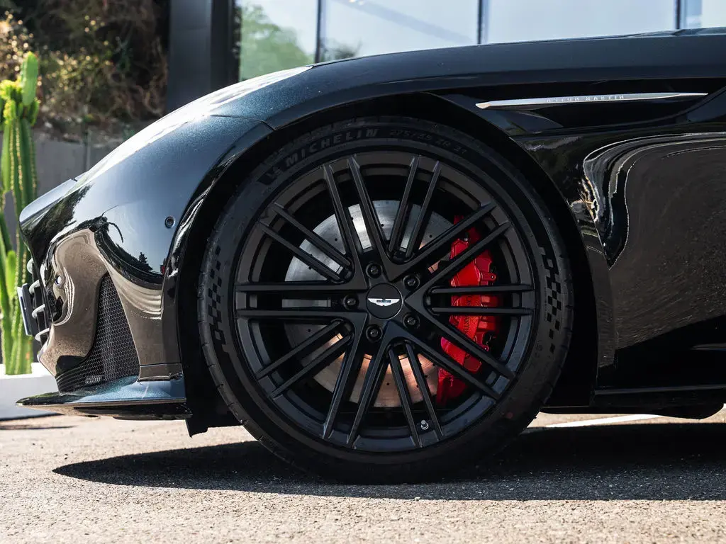 2024 DB12 V8 Coupe thumbnail vehicle image 3