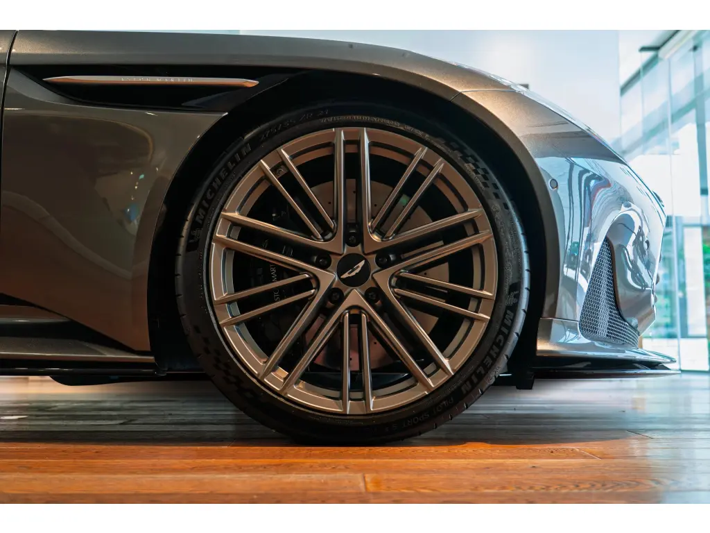 2024 DB12 V8 Coupe thumbnail vehicle image 3