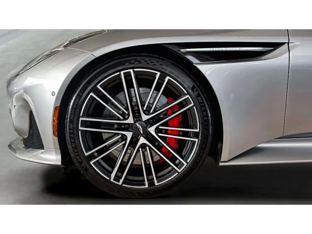 2024 DB12 V8 Coupe thumbnail vehicle image 3