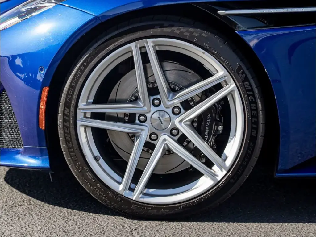 2024 DB12 V8 Coupe thumbnail vehicle image 3