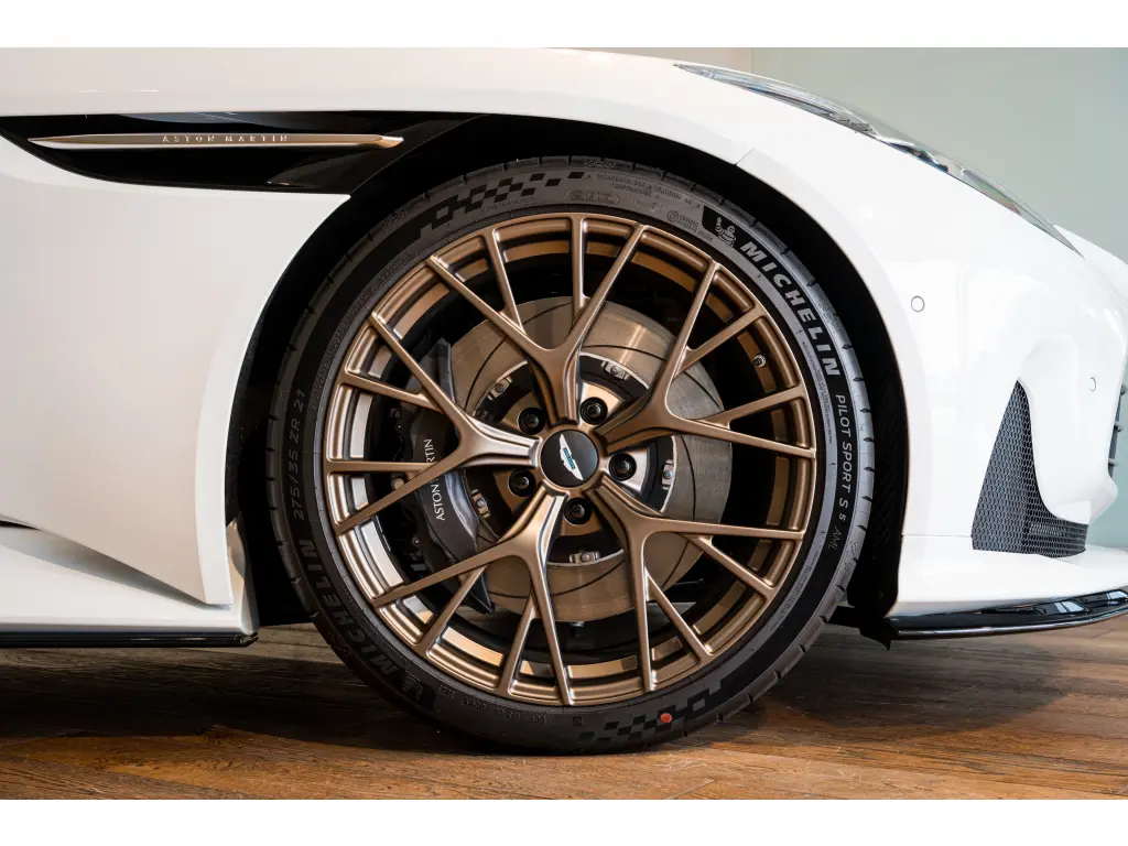 2024 DB12 V8 Coupe thumbnail vehicle image 3