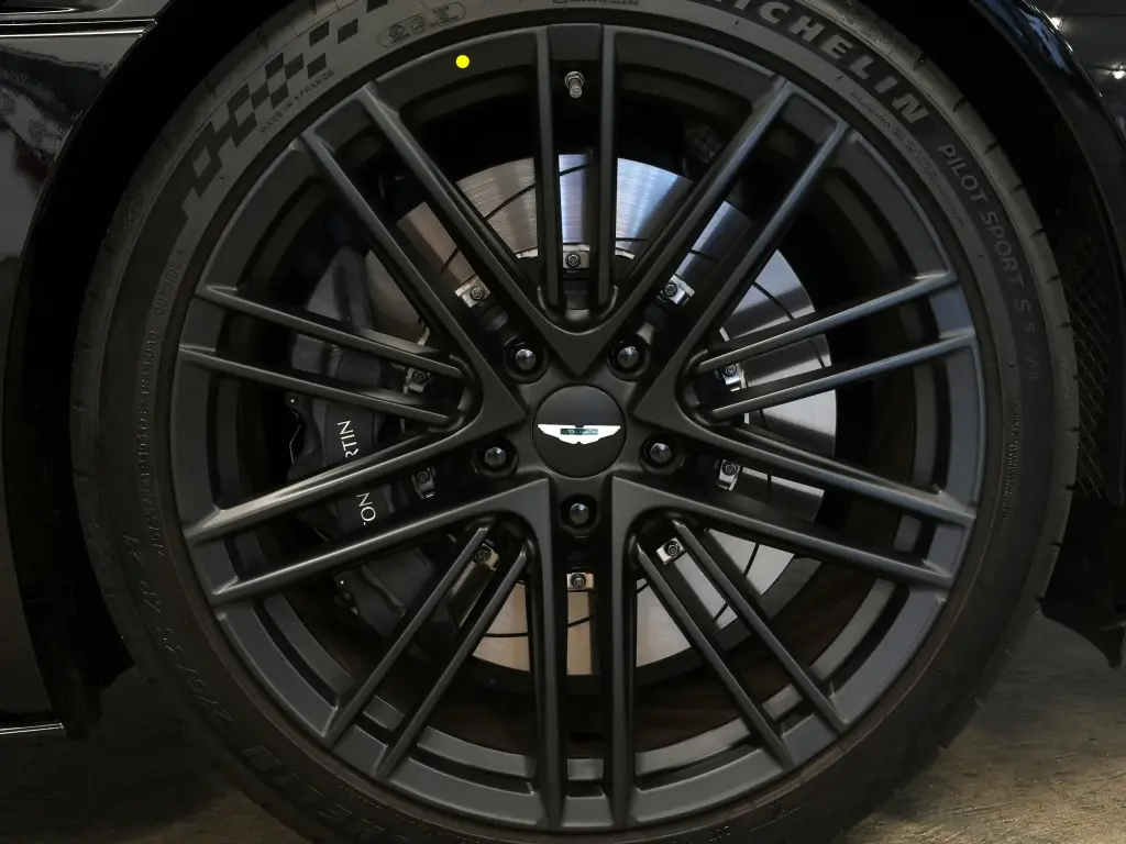 2025 DB12 V8 Coupe thumbnail vehicle image 3