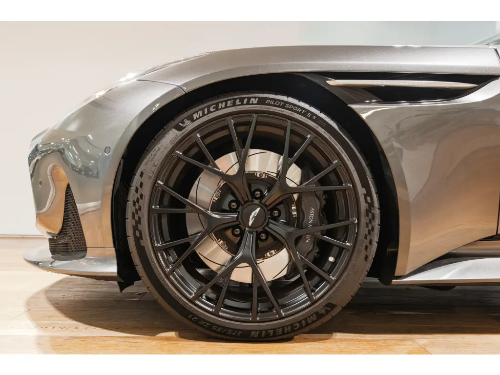 2025 DB12 V8 Coupe thumbnail vehicle image 3