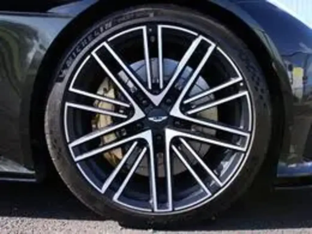 2025 DB12 V8 Coupe thumbnail vehicle image 3