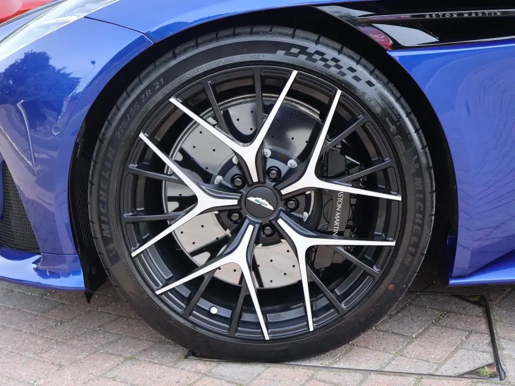 2025 DB12 V8 Coupe thumbnail vehicle image 2