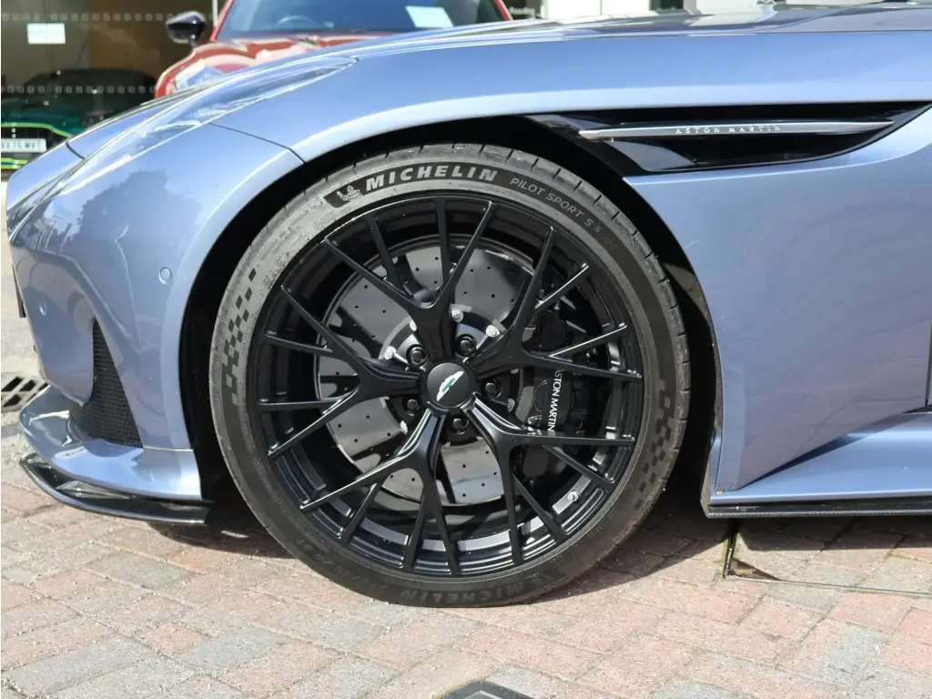 2025 DB12 V8 Coupe thumbnail vehicle image 3