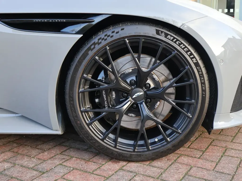 2025 DB12 V8 Coupe thumbnail vehicle image 3