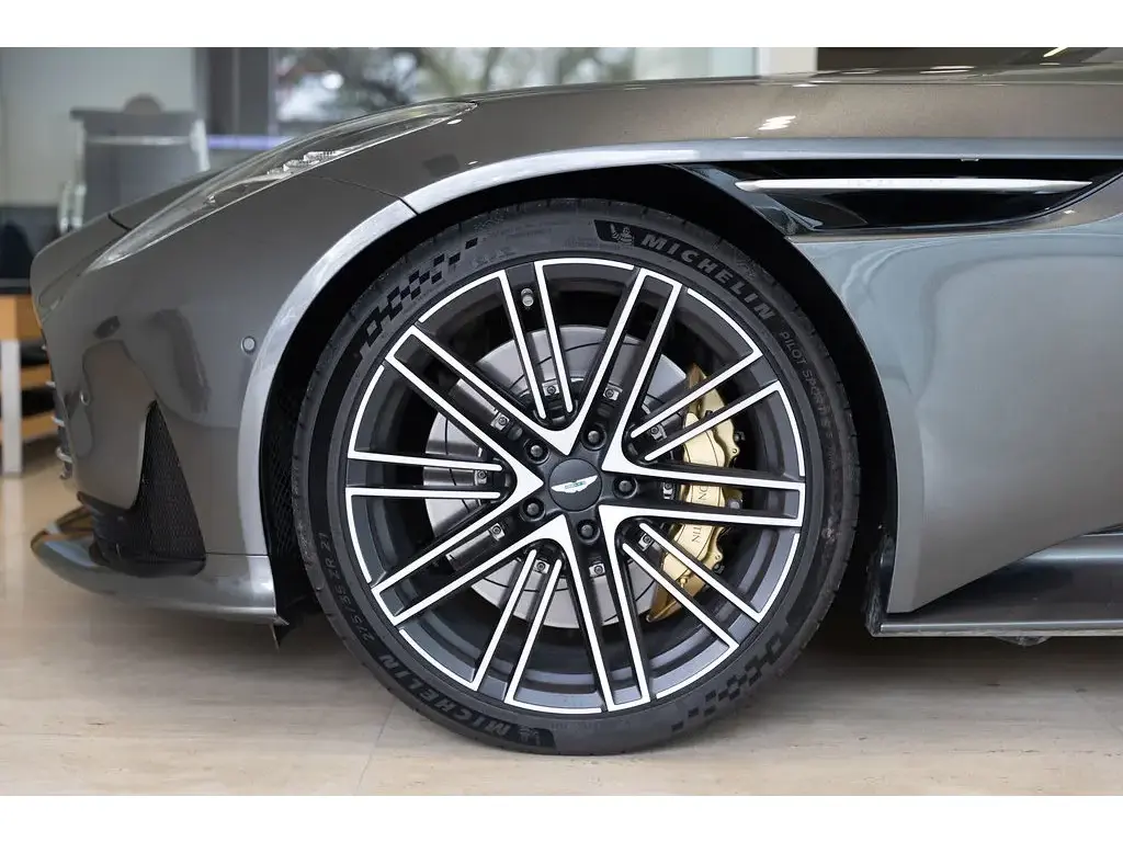 2025 DB12 V8 Coupe thumbnail vehicle image 3