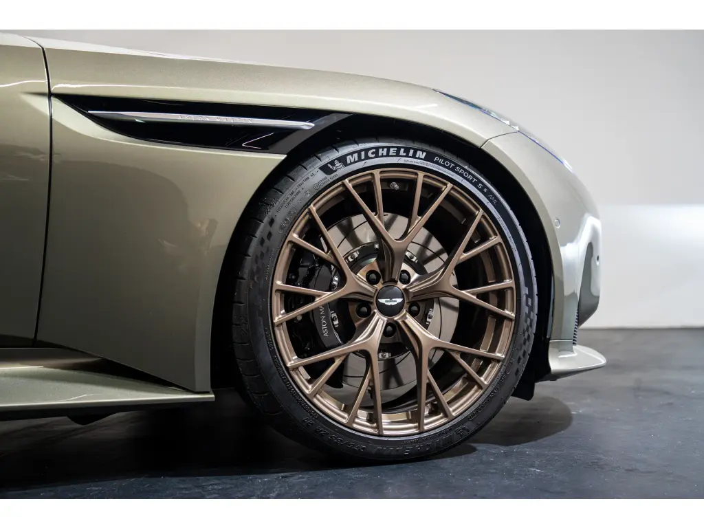 2025 DB12 V8 Coupe thumbnail vehicle image 3