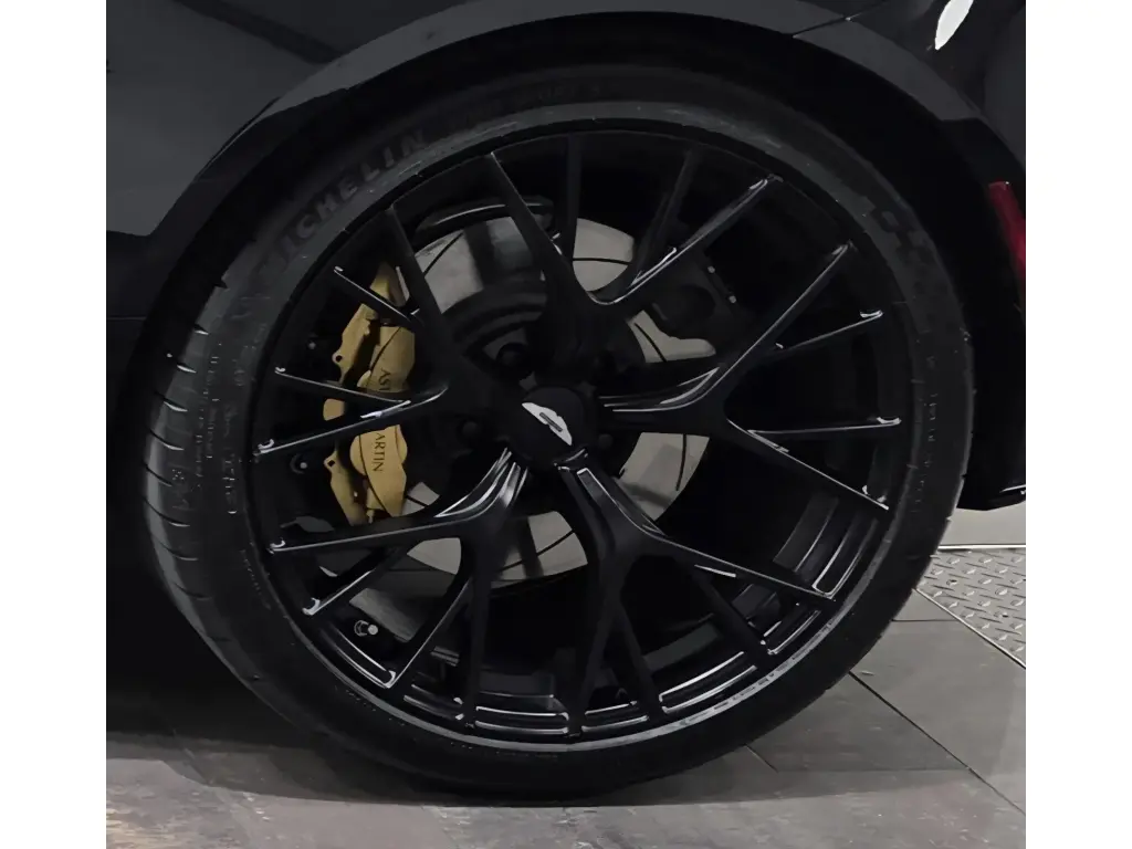 2025 DB12 V8 Coupe thumbnail vehicle image 3