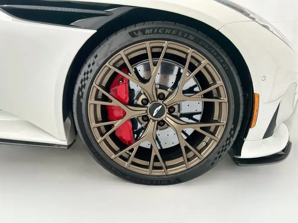 2025 DB12 V8 Coupe thumbnail vehicle image 3