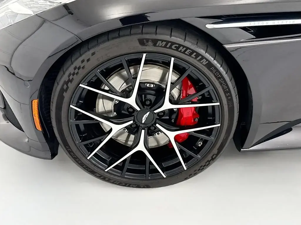 2025 DB12 V8 Coupe thumbnail vehicle image 3