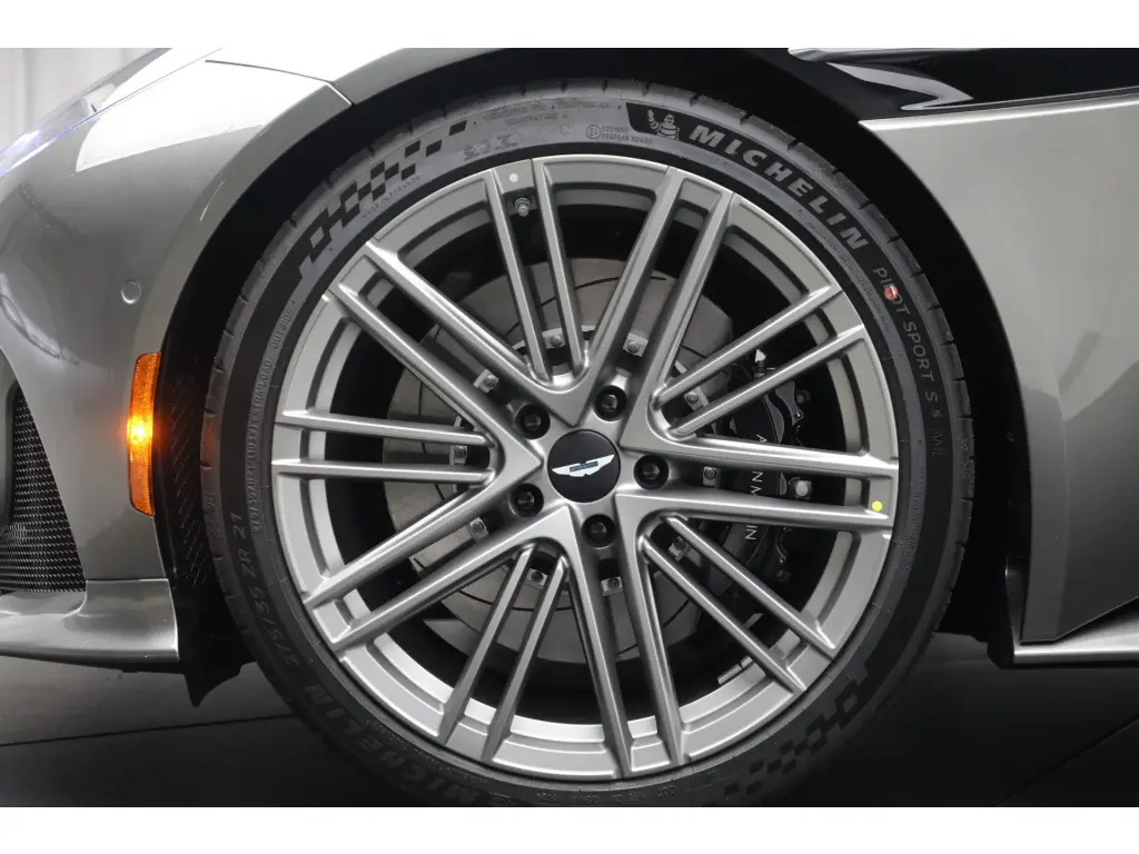 2025 DB12 V8 Coupe thumbnail vehicle image 3