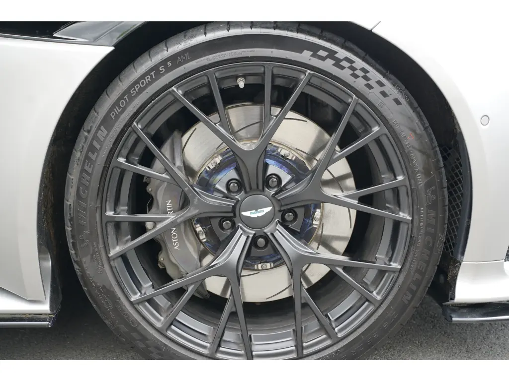 2026 DB12 V8 Coupe thumbnail vehicle image 3