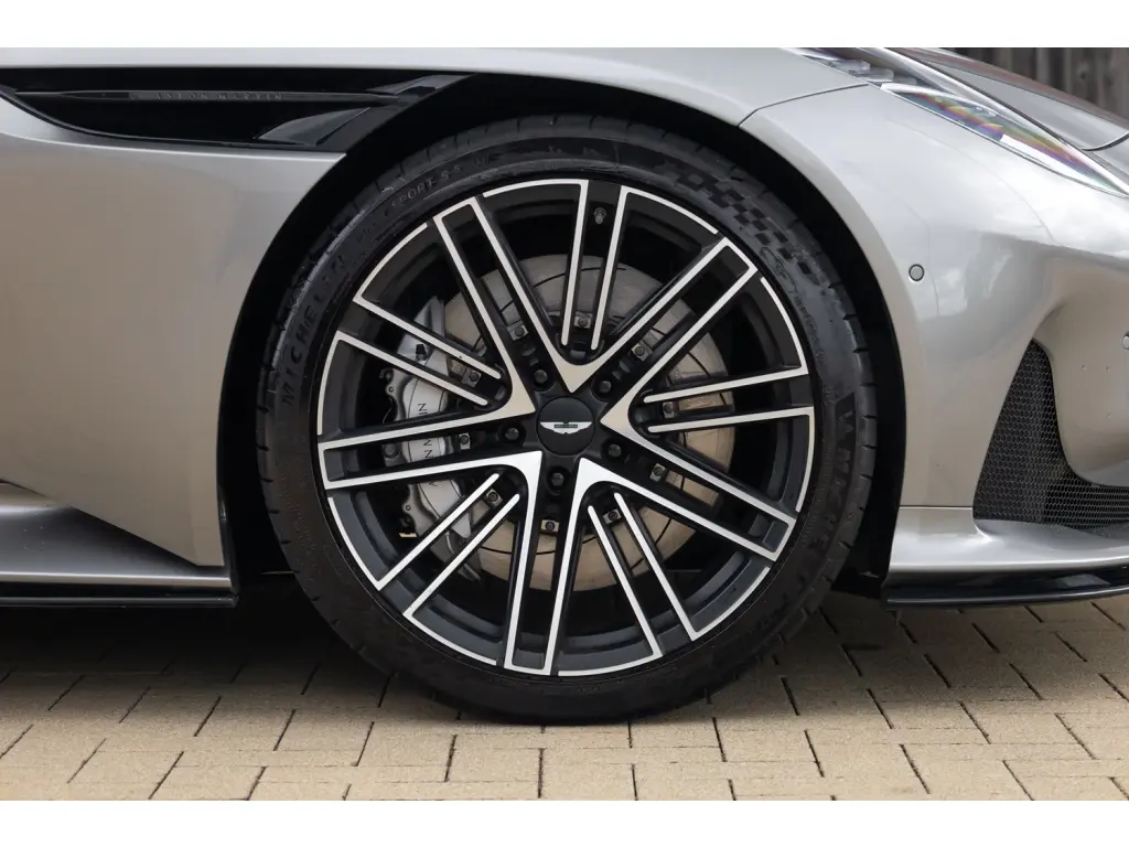 2026 DB12 V8 Coupe thumbnail vehicle image 3