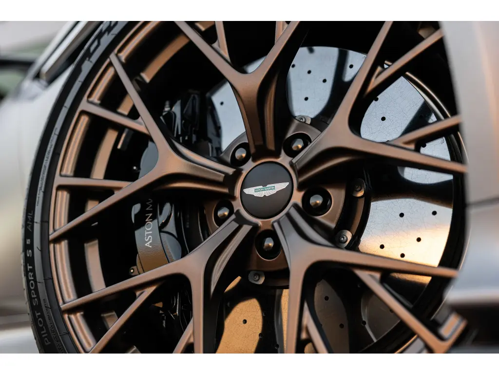 2026 DB12 V8 Coupe thumbnail vehicle image 3