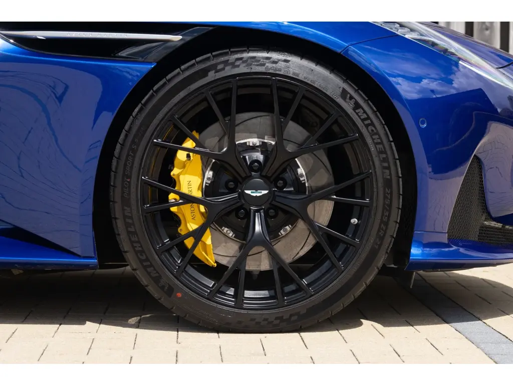 2026 DB12 V8 Coupe thumbnail vehicle image 3