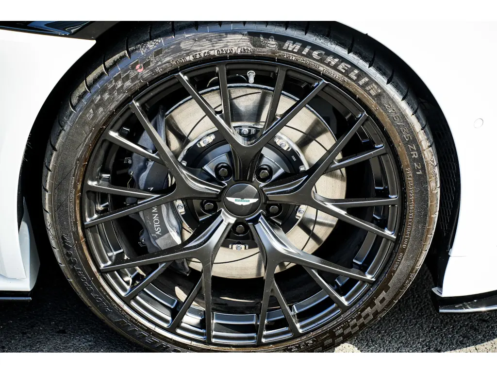2026 DB12 V8 Coupe thumbnail vehicle image 3