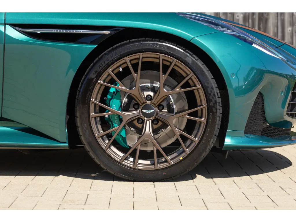 2026 DB12 V8 Coupe thumbnail vehicle image 3
