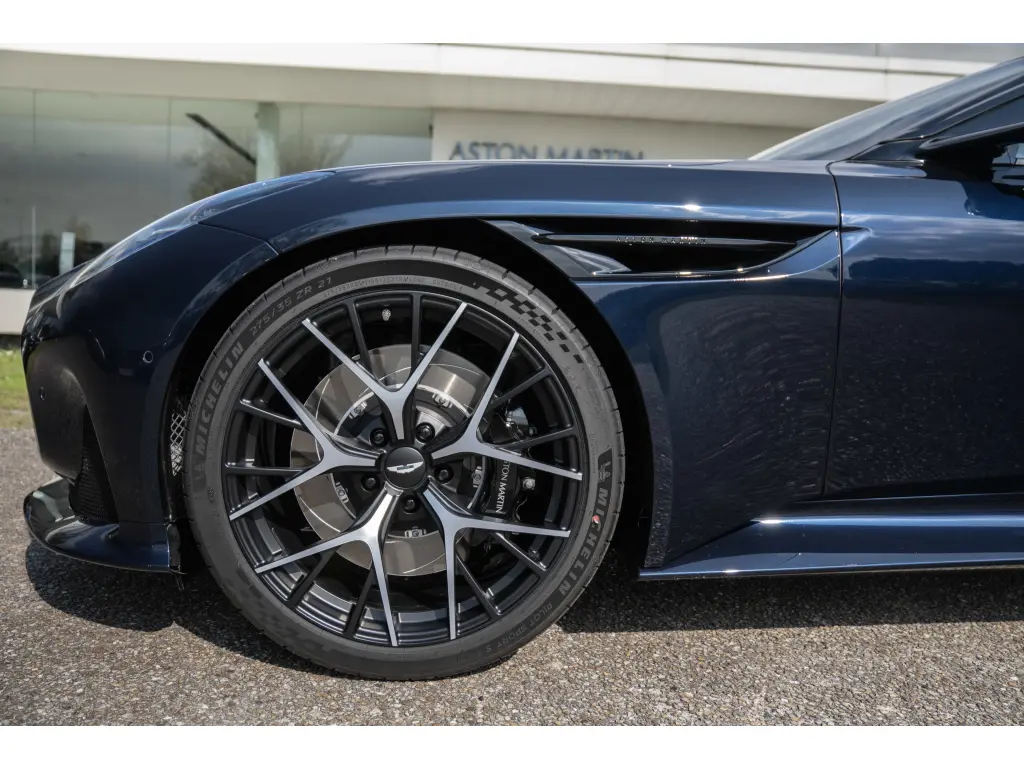 2026 DB12 V8 Coupe thumbnail vehicle image 3