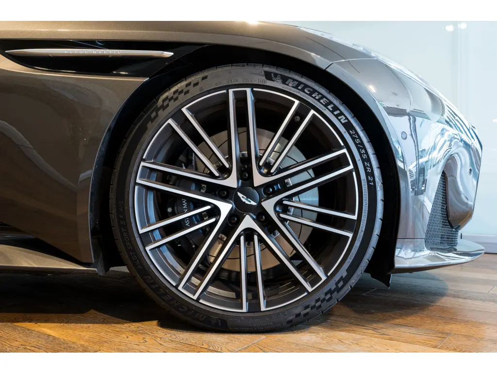 2024 DB12 V8 Volante thumbnail vehicle image 3