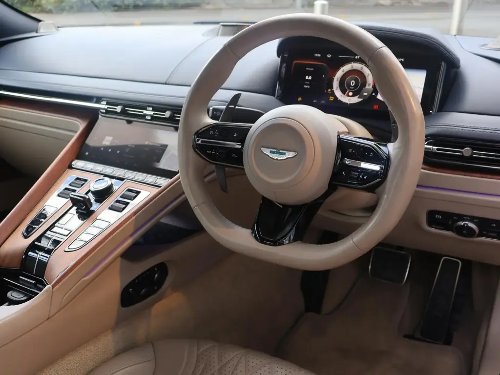 2024 DB12 V8 Volante thumbnail vehicle image 2