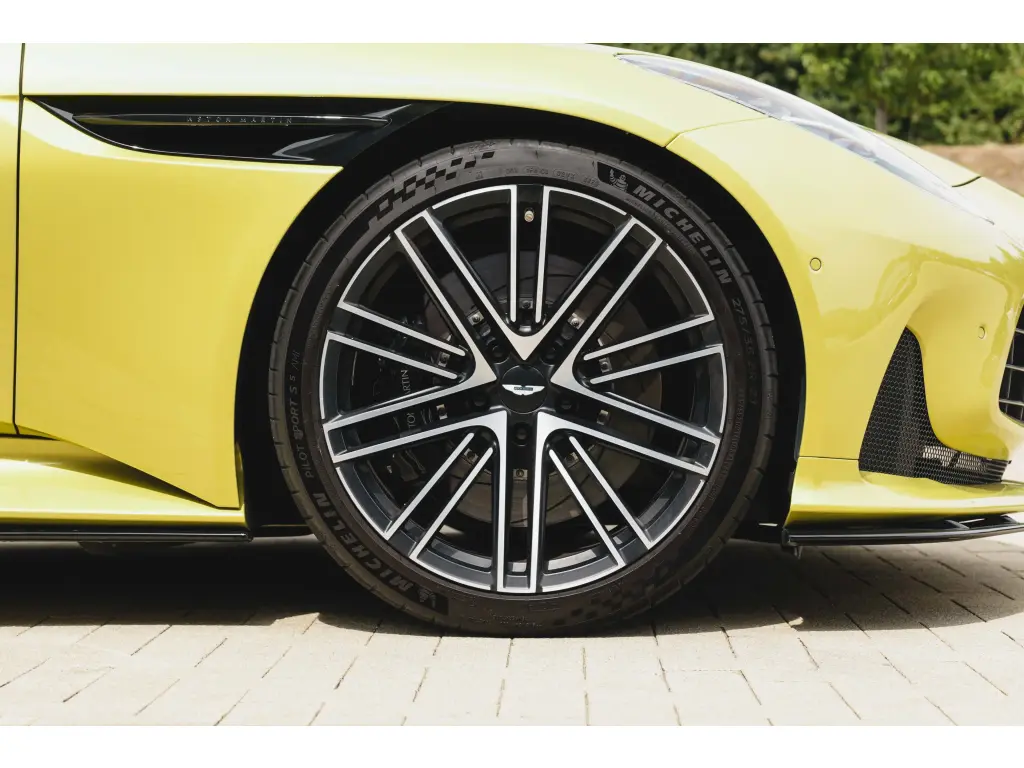 2024 DB12 V8 Volante thumbnail vehicle image 3