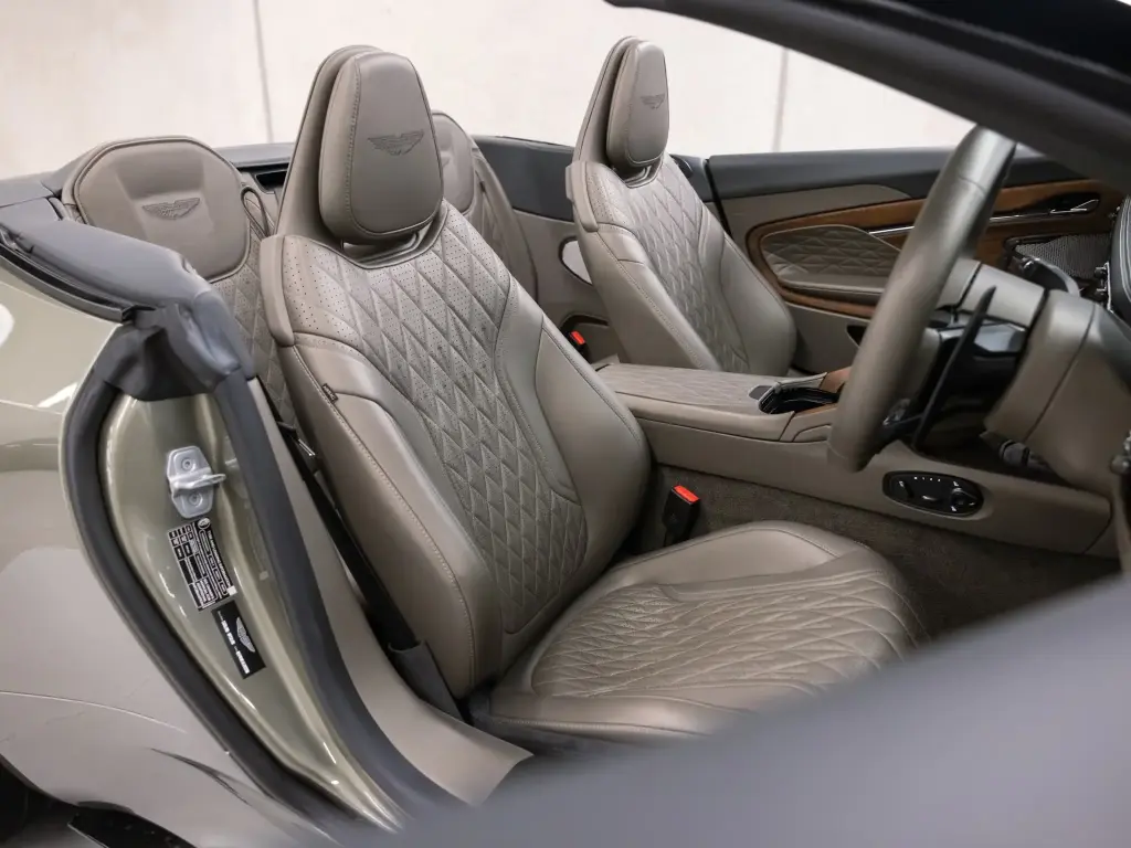 2024 DB12 V8 Volante thumbnail vehicle image 2