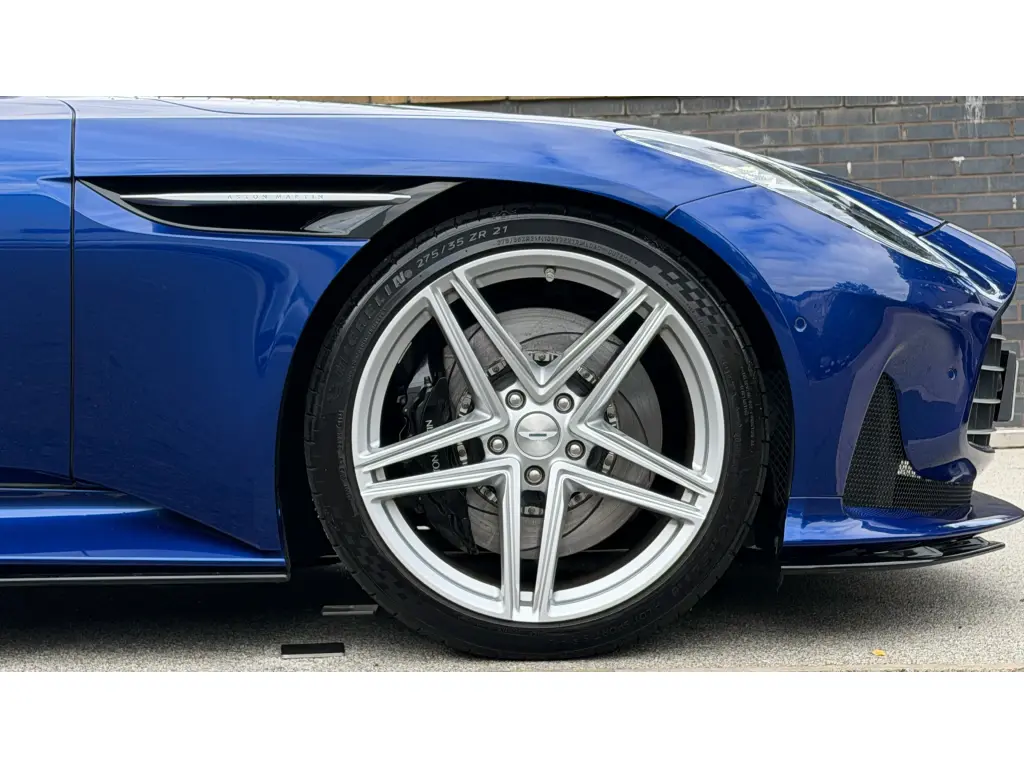 2024 DB12 V8 Volante thumbnail vehicle image 3