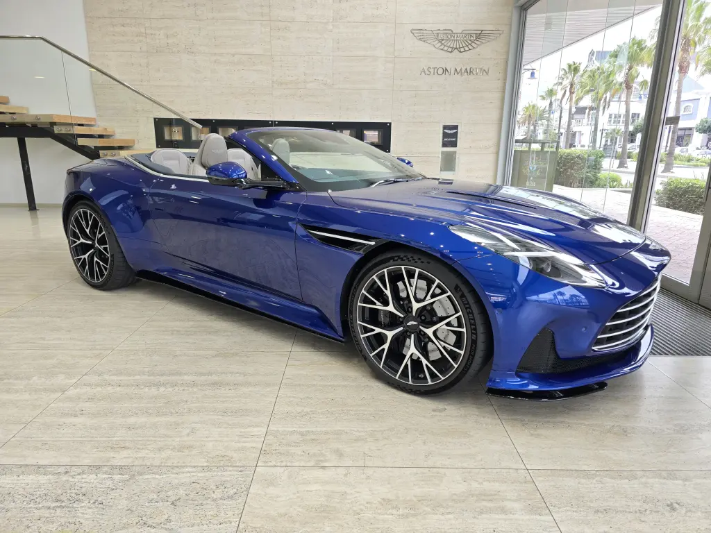 2024 DB12 V8 Volante main vehicle image