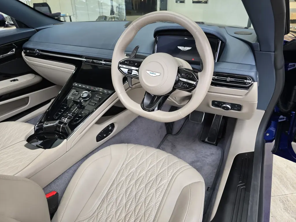 2024 DB12 V8 Volante thumbnail vehicle image 2