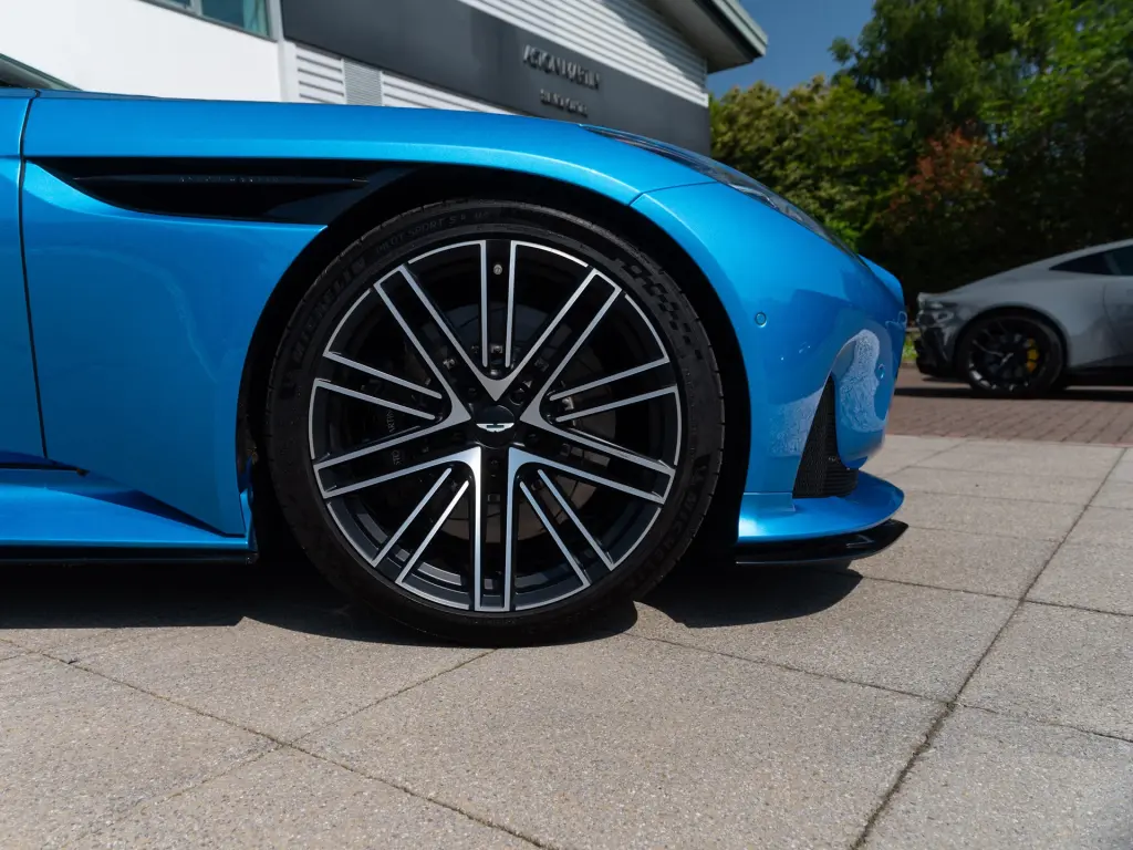 2024 DB12 V8 Volante thumbnail vehicle image 3