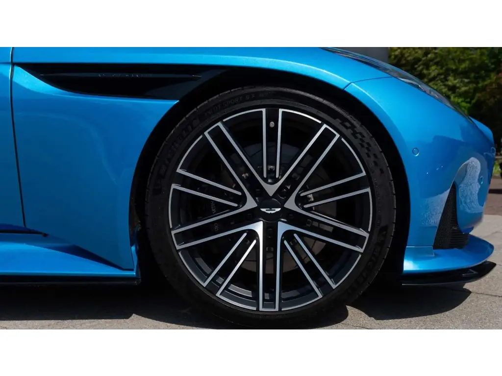 2024 DB12 V8 Volante thumbnail vehicle image 3