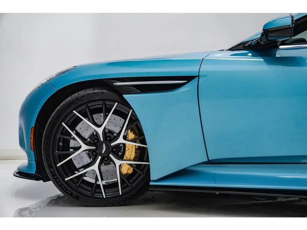 2024 DB12 V8 Volante thumbnail vehicle image 3