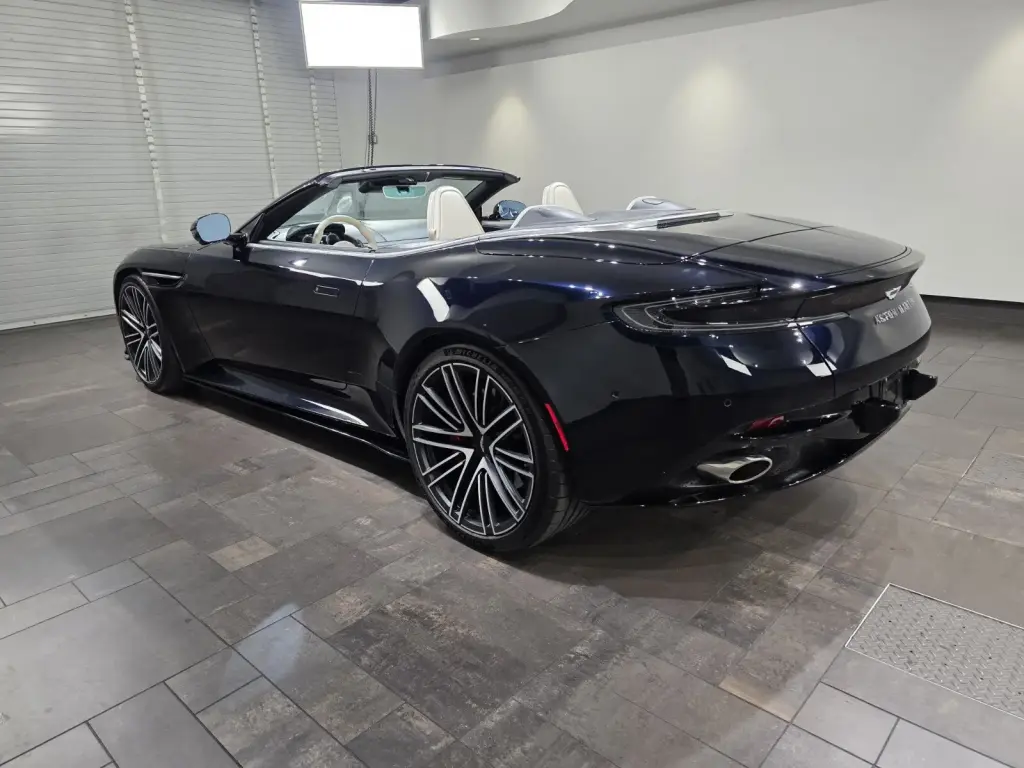 2024 DB12 V8 Volante thumbnail vehicle image 1