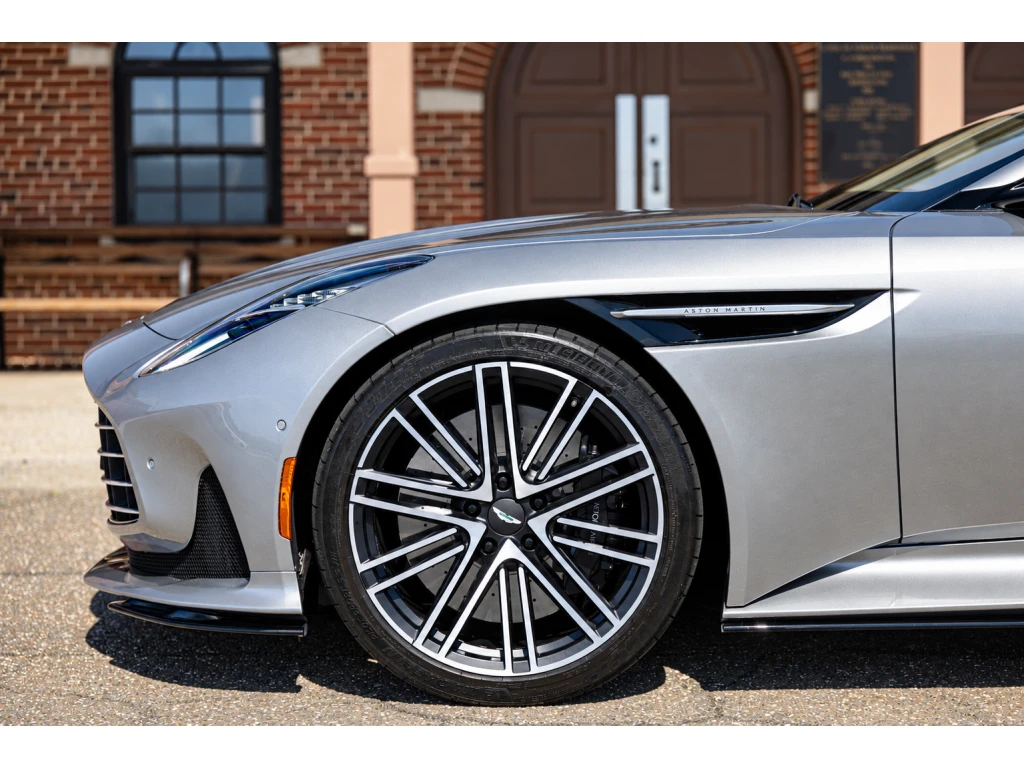 2024 DB12 V8 Volante thumbnail vehicle image 3