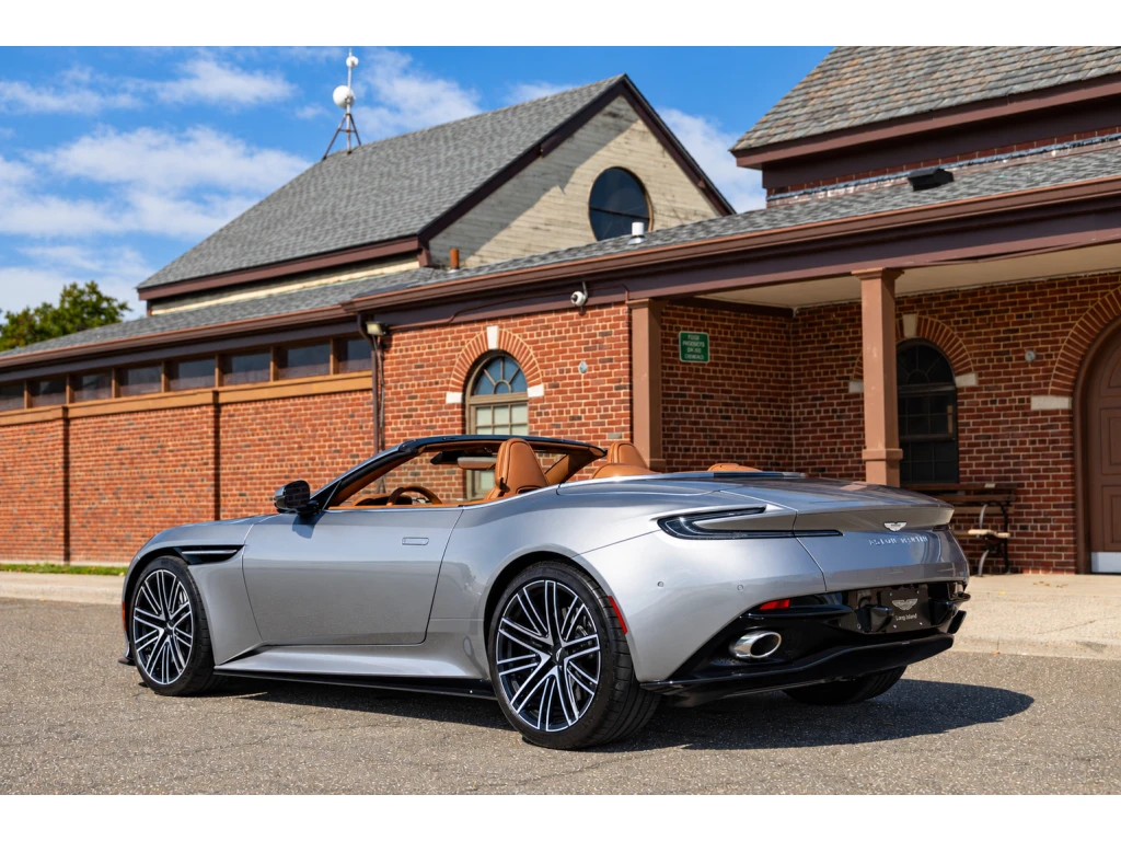2024 DB12 V8 Volante thumbnail vehicle image 1